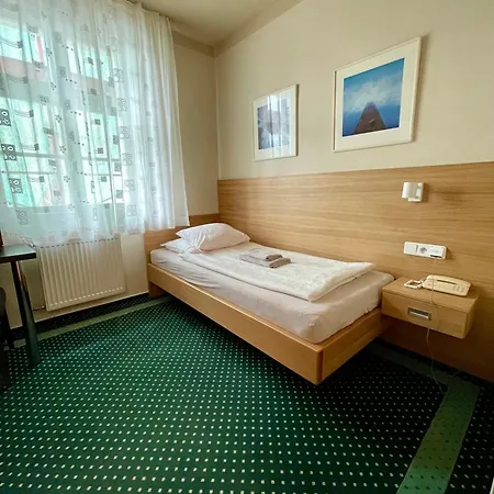 Hotel Vacek Pod Vezi Hradec Kralove Exterior photo