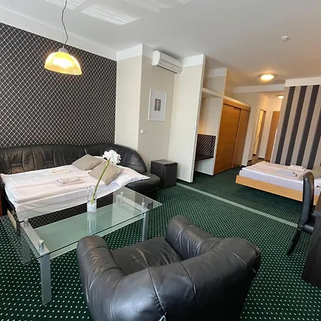 Hotel Vacek Pod Vezi Hradec Kralove Exterior photo